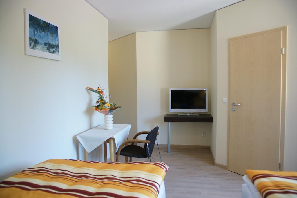Cafe Und Pension Blohm Greifswald Phòng bức ảnh